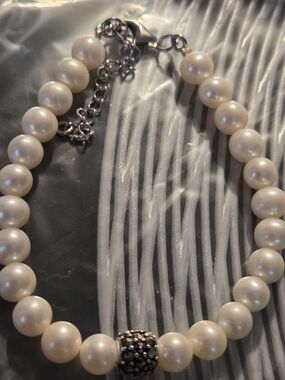 Natural Pearl Bead Bracelet with Sterling Silver Accent Bead - Cream Pearls